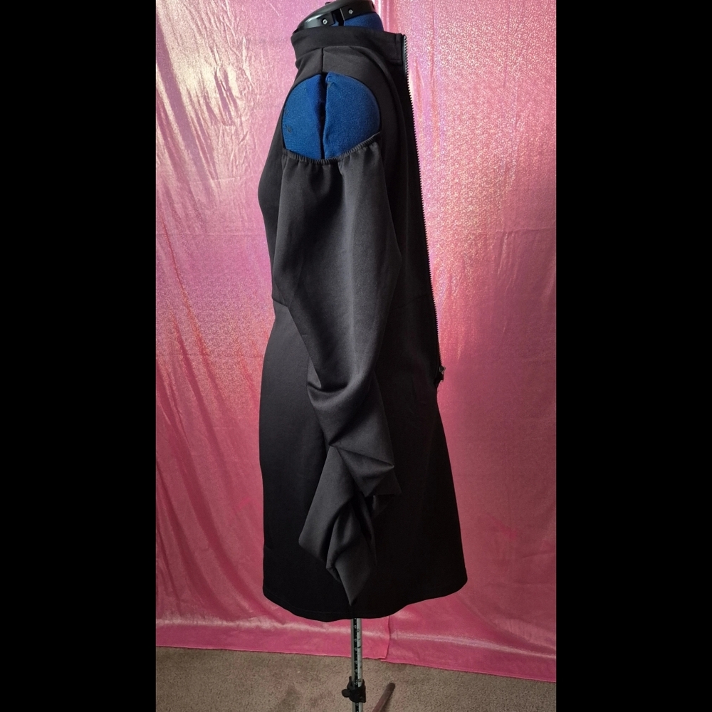 🆕️ LISTING!! COLD SHOULDER DRAPED SLEEVES MINI DRESS - Picture 7 of 10